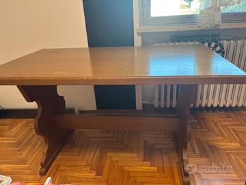Tavolo in legno massello