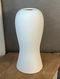 Vaso bianco porta fiori