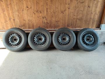 Pneumatici invernali Bridgestone 215/70 R16