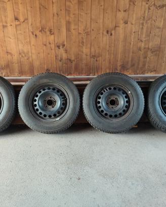 Pneumatici invernali Bridgestone 215/70 R16