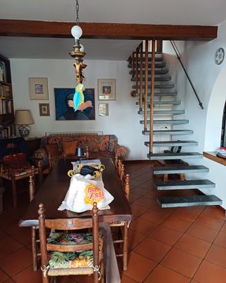 Villetta con terreno annessi piscina garage mq120