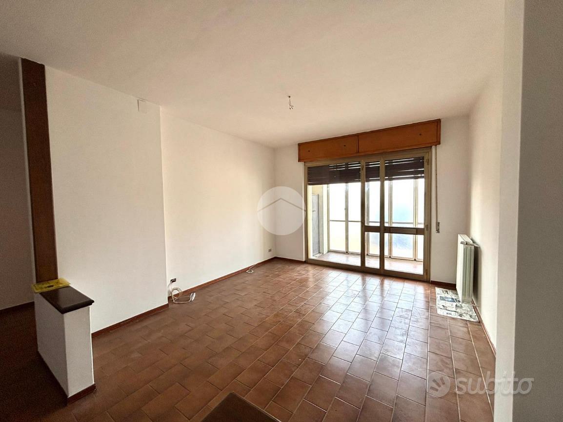 5 LOCALI A CASTELL'ALFERO - Vista 2