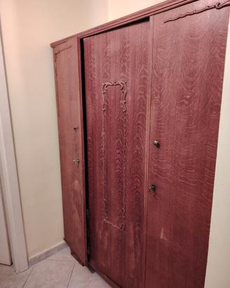 Armadio in legno 3 ante antico