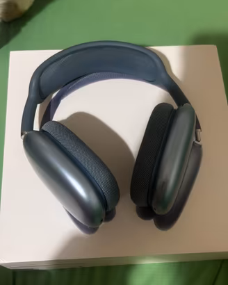 AirPods Max blue
