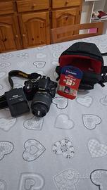 Nikon D3200 + Nikkor 18-55 VR + Borsa + SD 16GB +