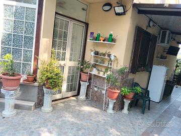 villetta cn giardino e bosco di proprietà 