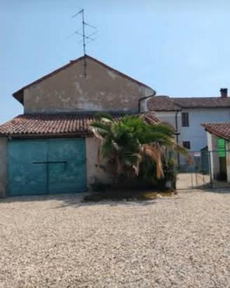       CASA PADRONALE E RUSTICI 