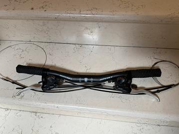 Manubrio flat Ritchey con comandi e freni