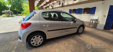 Peugeot 207 - come nuova - perfetta per tutti