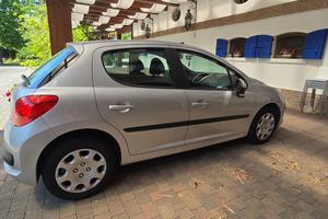 Peugeot 207 - come nuova - perfetta per tutti