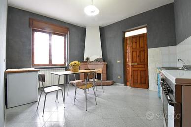 PORZIONE DI BIFAMILIARE A TORCHIARA