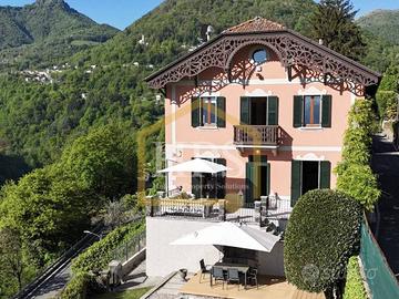 Villa di 320 m² con più di 5 locali e box auto a D