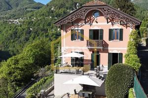 Villa di 320 m² con più di 5 locali e box auto a D