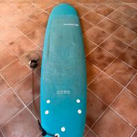 Tavola surf 7'8" 500 con leash e 3 pinne