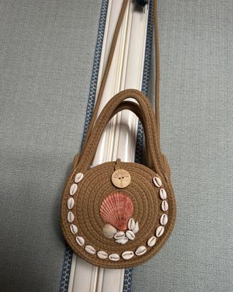 Borsa rotonda con conchiglie
