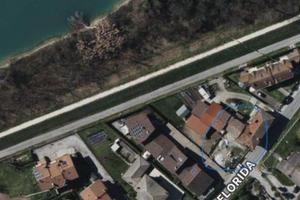 Porzione bifamiliare con giardino