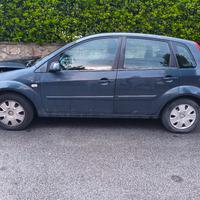 Ford Fiesta incidentata 