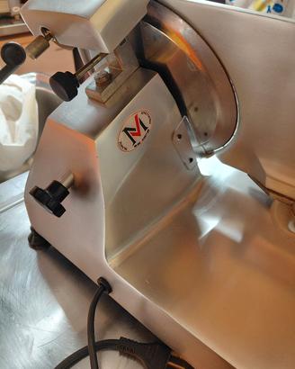 affettatrice professionale  MV Volpato - lama 22cm