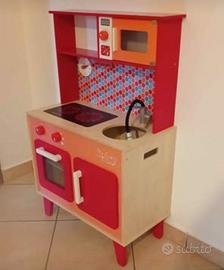 Cucina giocattolo in legno