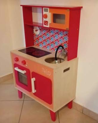 Cucina giocattolo in legno