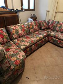 Divano stile tirolese a fiori