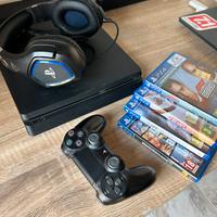 PlayStation 4 con giochi e cuffie