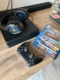 PlayStation 4 con giochi e cuffie