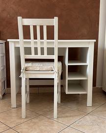 Scrivania con seggiola