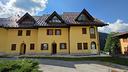 casa-panoramica-su-due-livelli-a-collina-forni-a