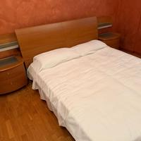 letto matrimoniale con comodini