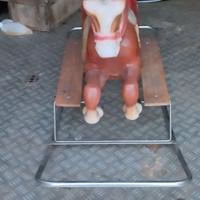 Cavalluccio a dondolo