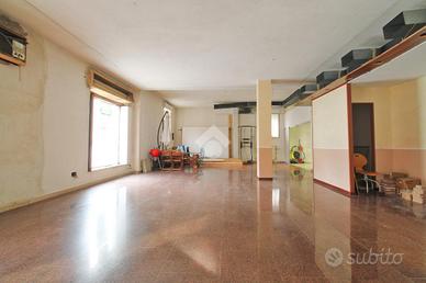 NEGOZIO A LORETO