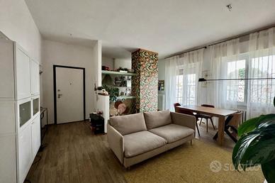 Appartamento con garage e corte, zona Viale Verdi