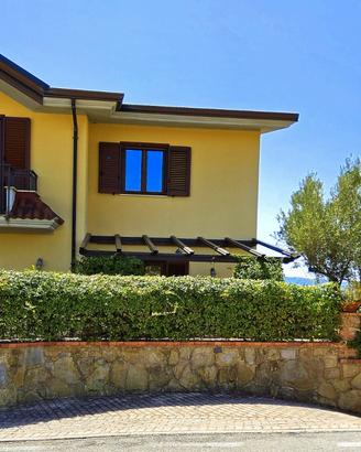 Villetta a schiera panoramica vista mare, giardino