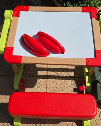scrivania con lavagna per bambini