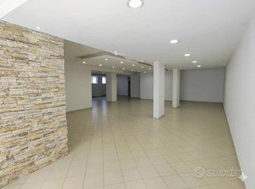Immobile di 300 m² con 4 locali a Viterbo