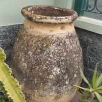 macina e giare antiche