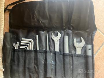 Attrezzi e libretto x Moto BMW F650