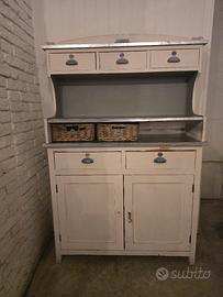 Credenza in stile shabby chic