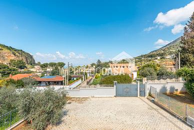 Villa Unifamiliare Ristrutturata - 200 mq