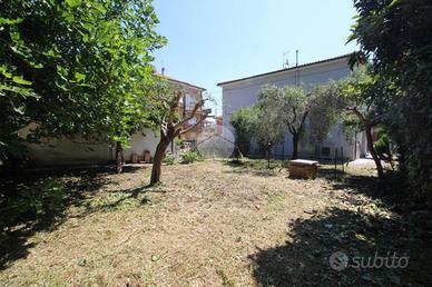 CASA SEMINDIPENDENTE A COLLI AL METAURO