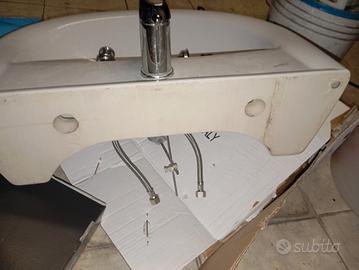 lavandino bagno Dolomite con rubinetto 