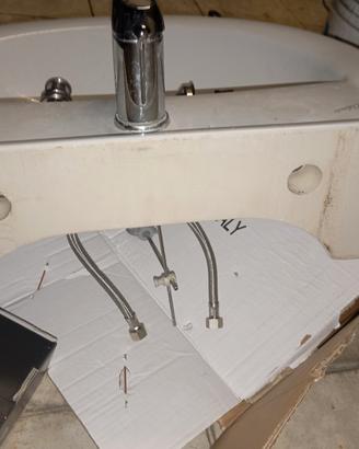 lavandino bagno Dolomite con rubinetto 