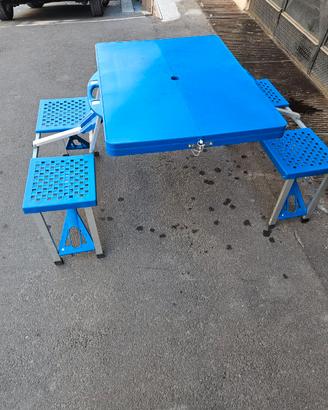 Tavolino ripiegabile con sedie a valigia
