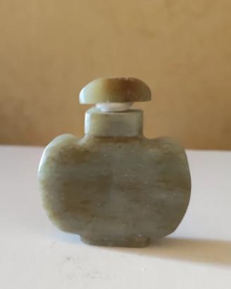 Antica snuff bottle cinese in giada celadon intagl