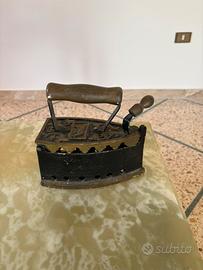 Coppia di ferri da stiro antichi in Ghisa  900’