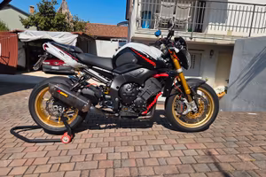 yamaha FZ1 naked 2010