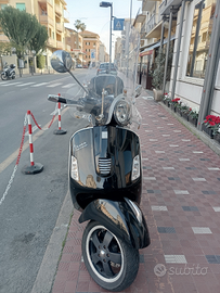 Vespa Piaggio 300 GS ie