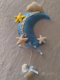 Fiocco nascita a forma di luna azzurra con stelle 