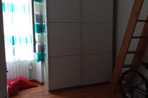 Ampia stanza singola soppalcata